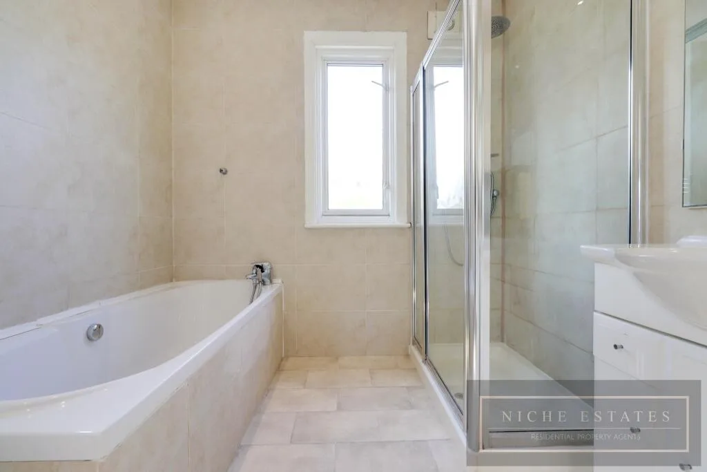 4 bedroom semi-detached house for rent