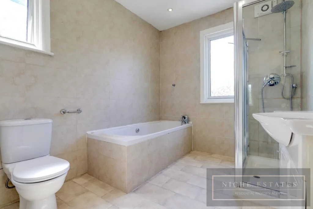 4 bedroom semi-detached house for rent