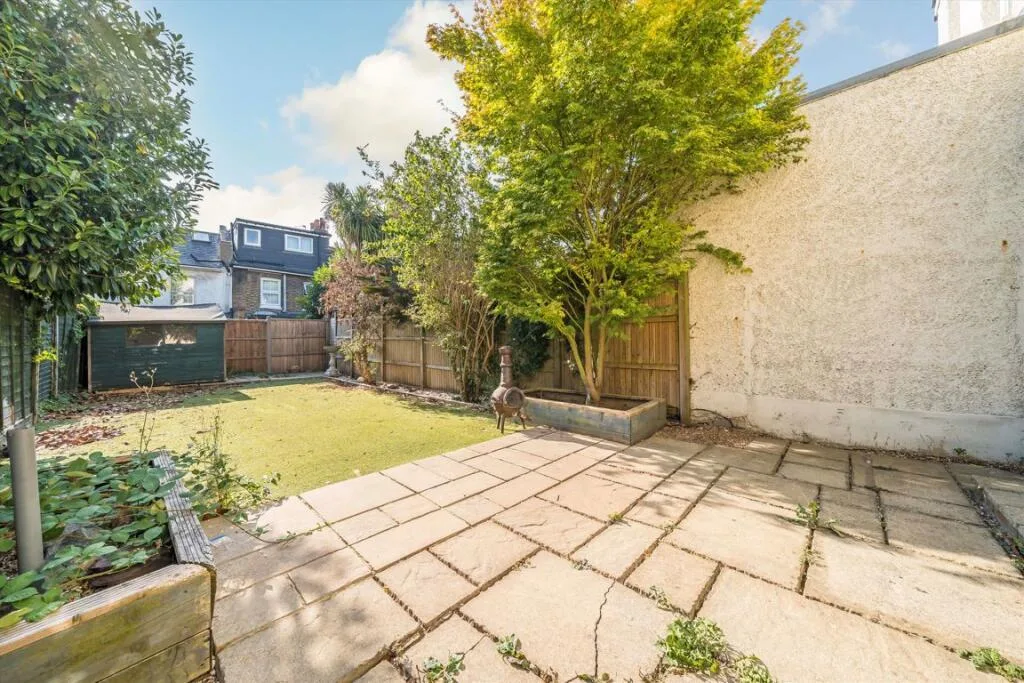 5 bedroom house for rent