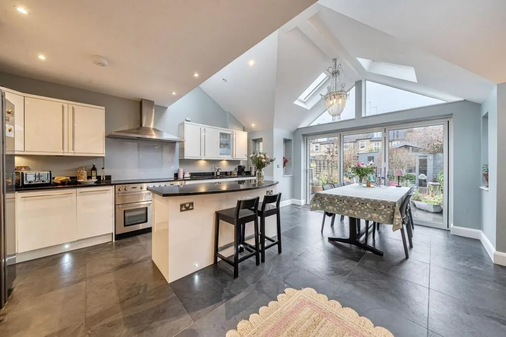4 bedroom terraced house for rent