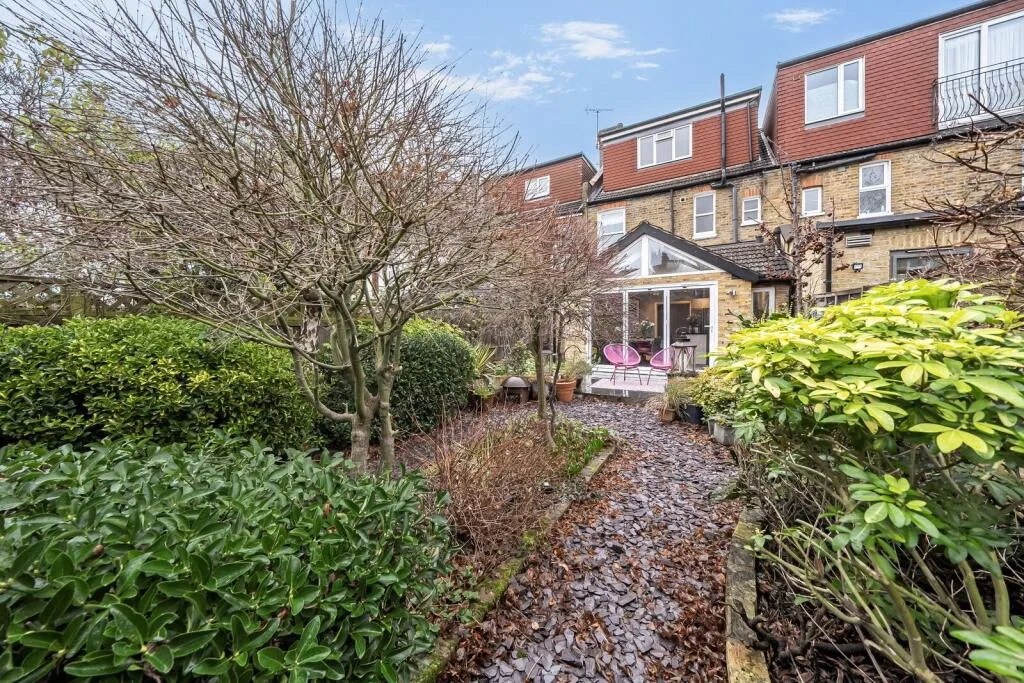4 bedroom terraced house for rent