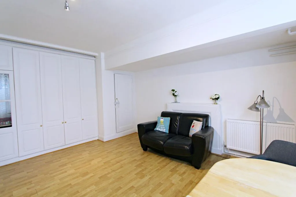 Studio flat for rent