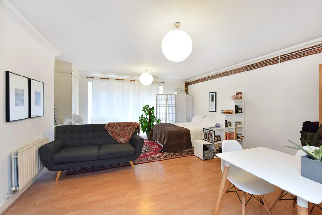 Studio flat for rent