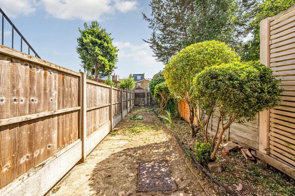 1 bedroom ground floor flat for rent