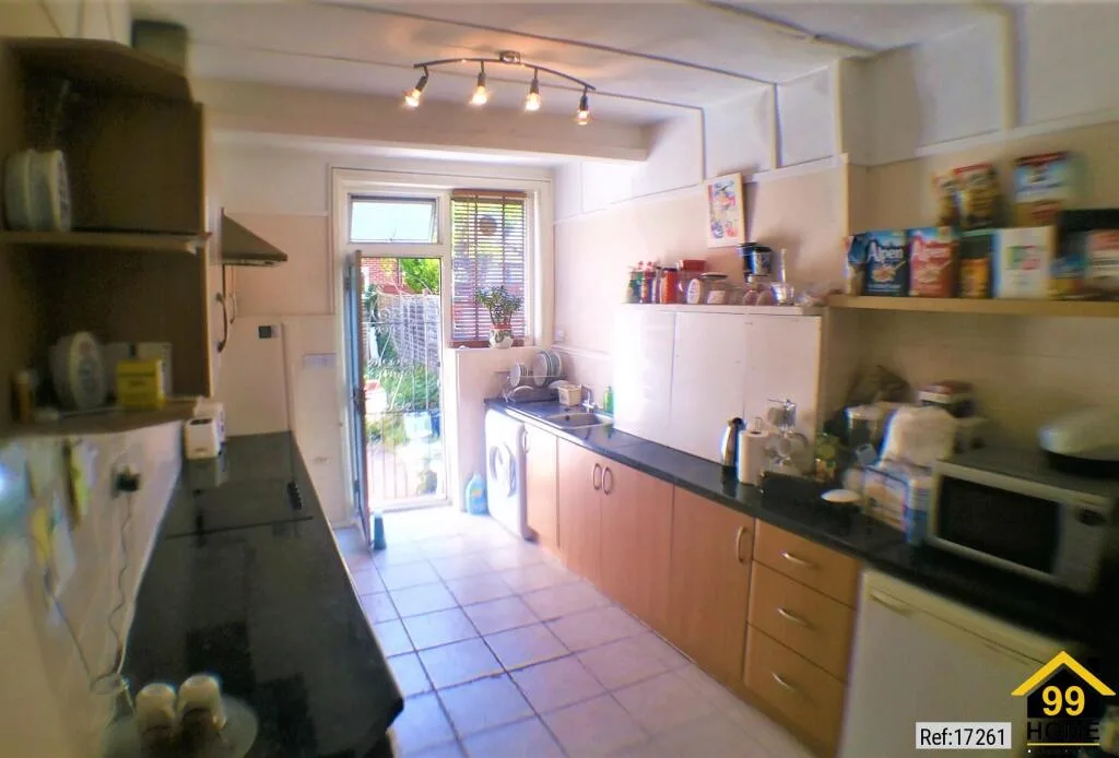 3 bedroom semi-detached house for rent