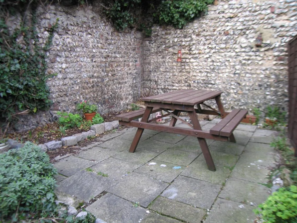 2 bedroom house for rent