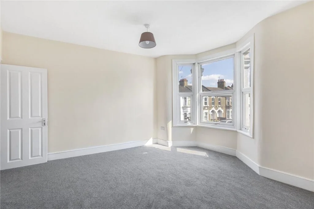 3 bedroom maisonette for rent