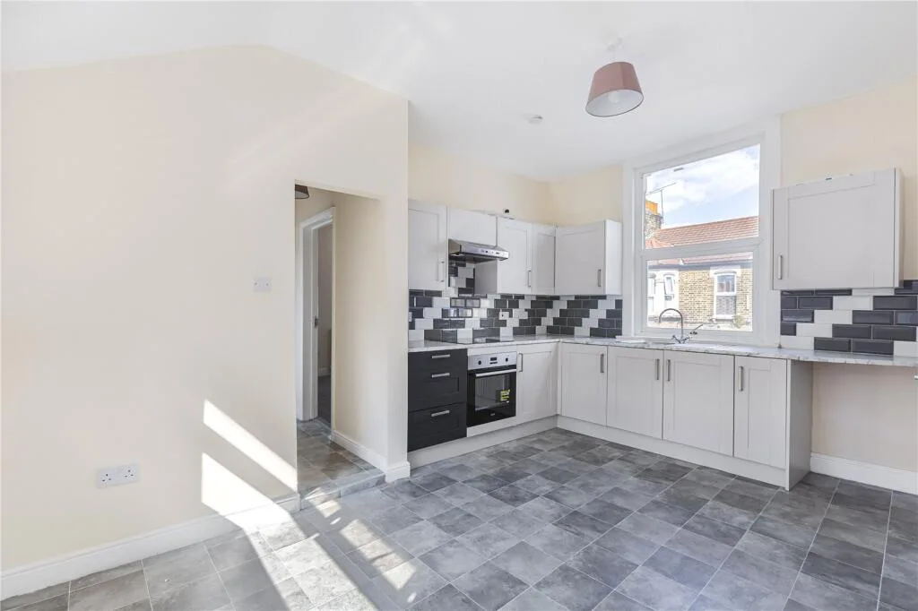 3 bedroom maisonette for rent