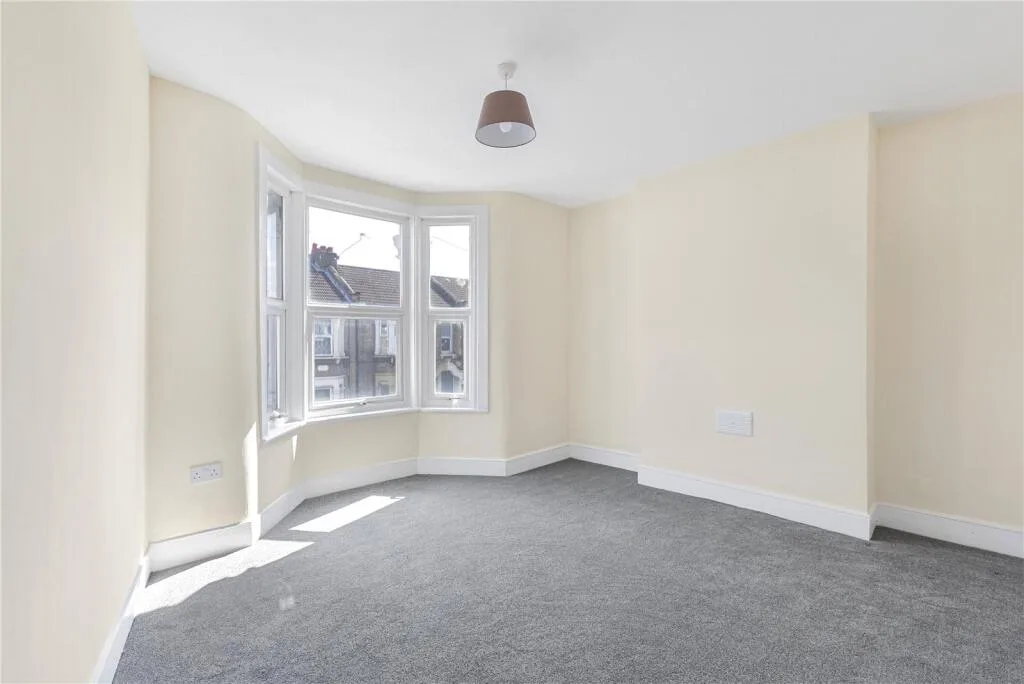 3 bedroom maisonette for rent