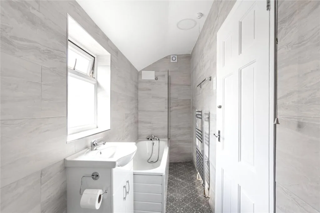 3 bedroom maisonette for rent