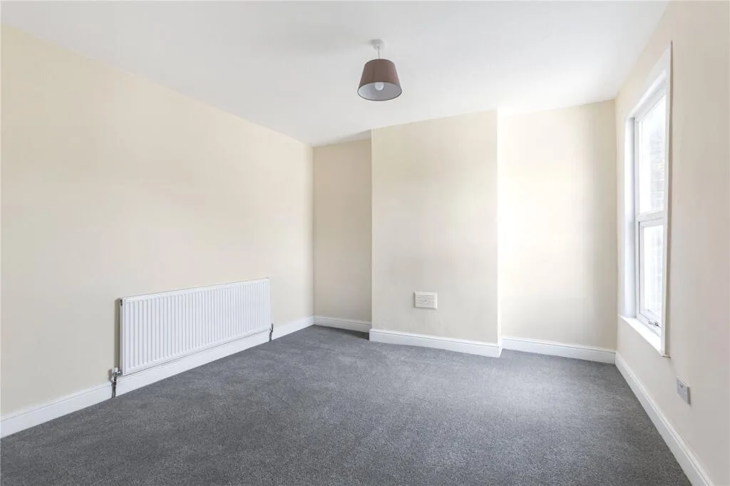 3 bedroom maisonette for rent