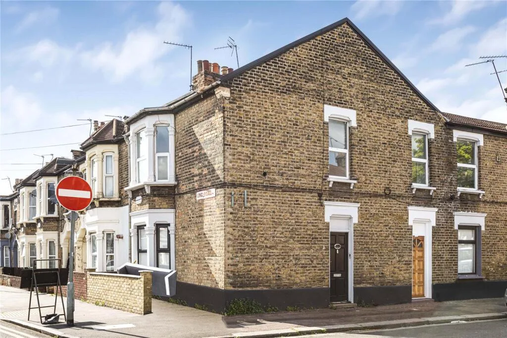 3 bedroom maisonette for rent