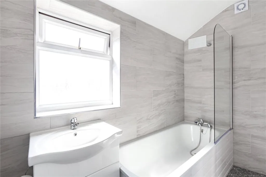 3 bedroom maisonette for rent