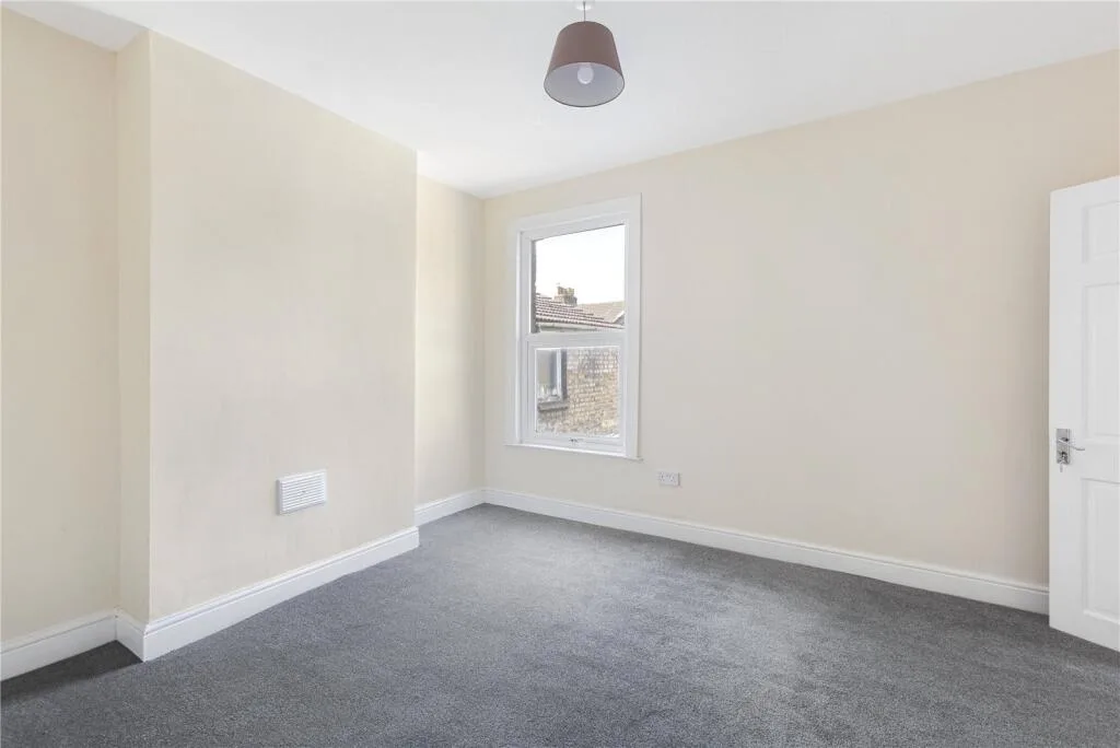 3 bedroom maisonette for rent