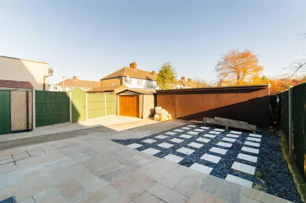 4 bedroom semi-detached house for rent