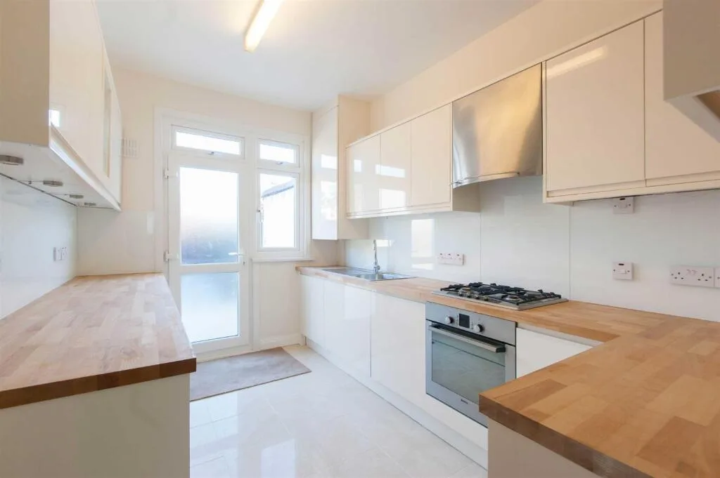 4 bedroom semi-detached house for rent