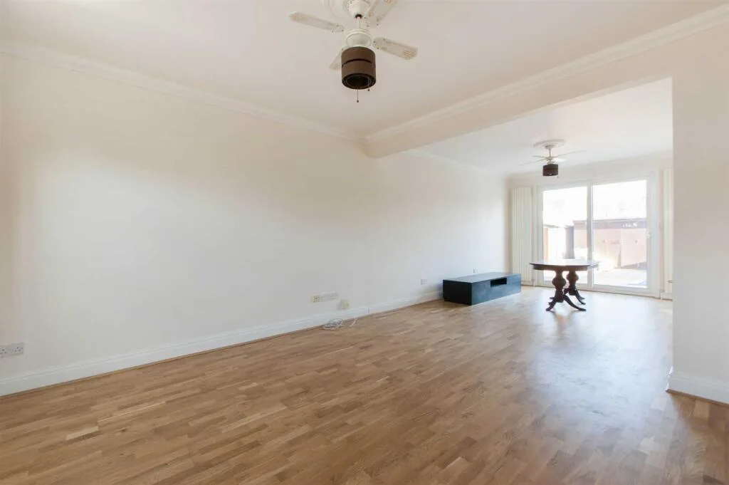 4 bedroom semi-detached house for rent