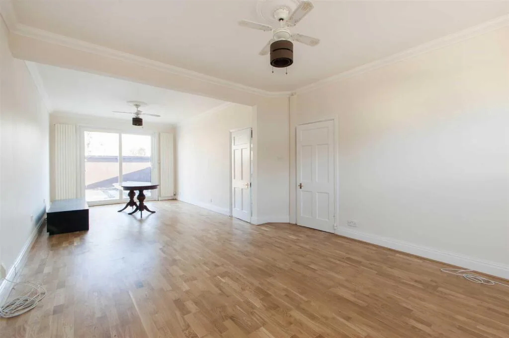 4 bedroom semi-detached house for rent