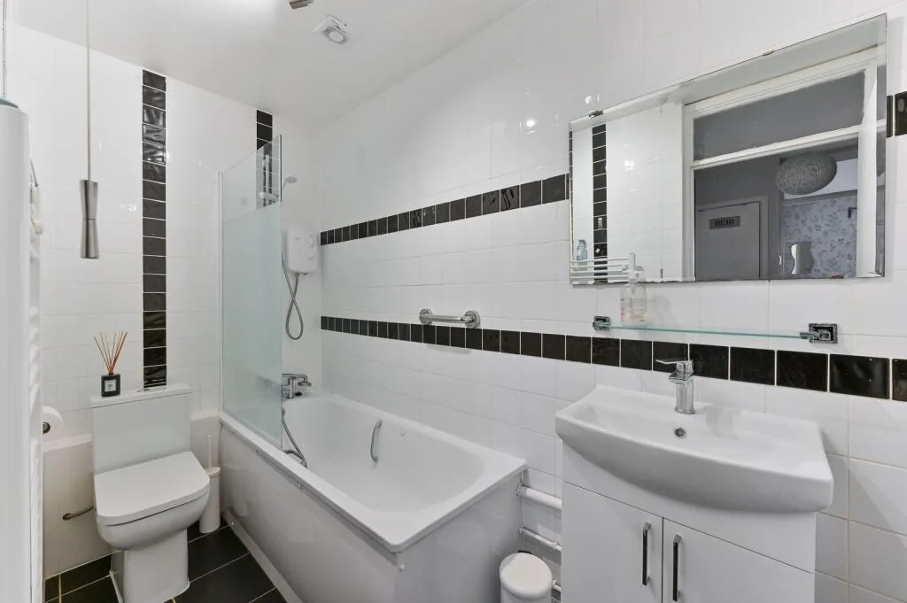2 bedroom maisonette for rent
