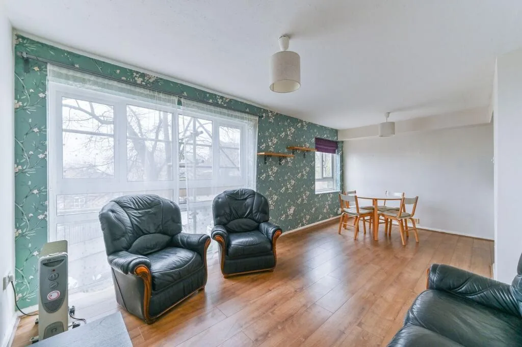 2 bedroom maisonette for rent