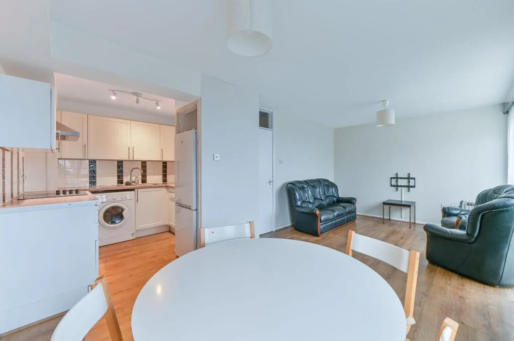 2 bedroom maisonette for rent