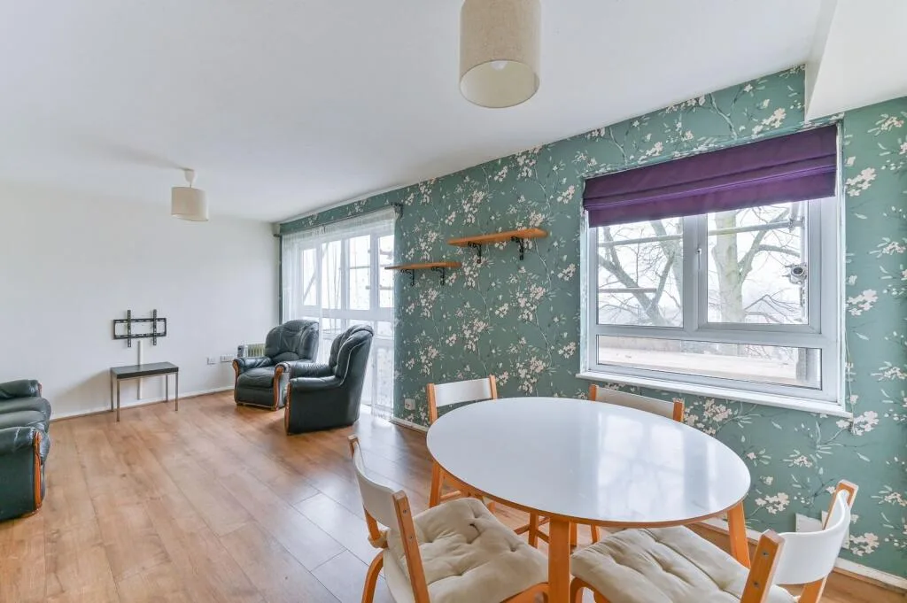 2 bedroom maisonette for rent
