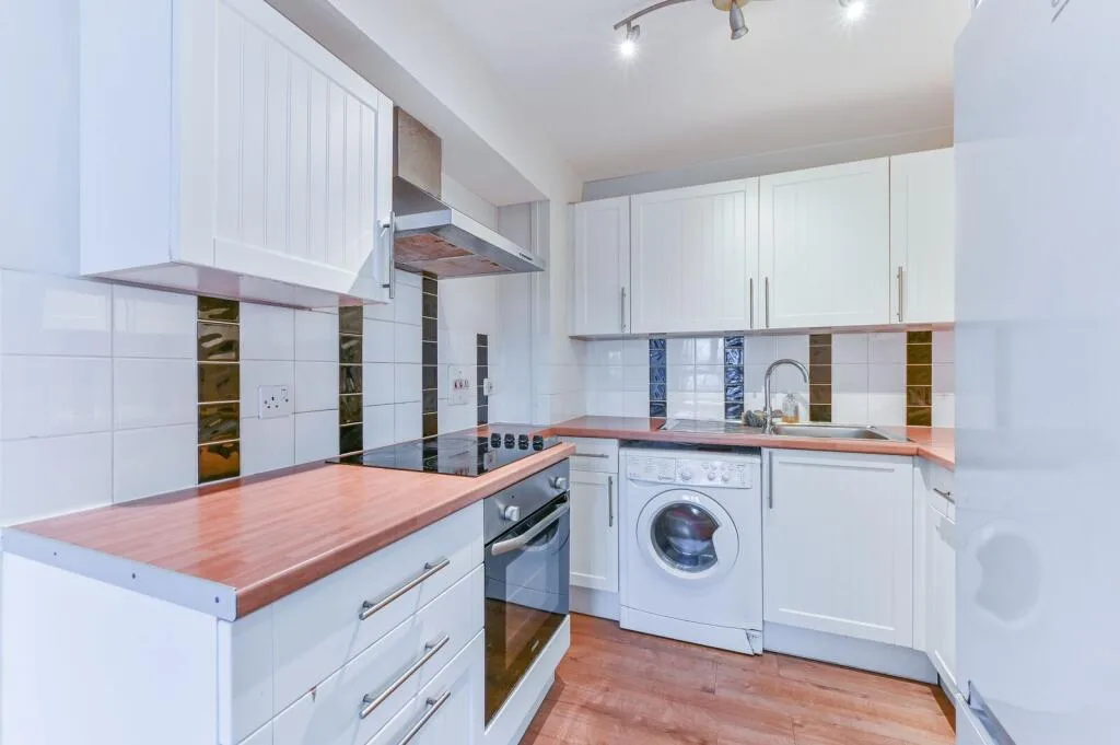 2 bedroom maisonette for rent