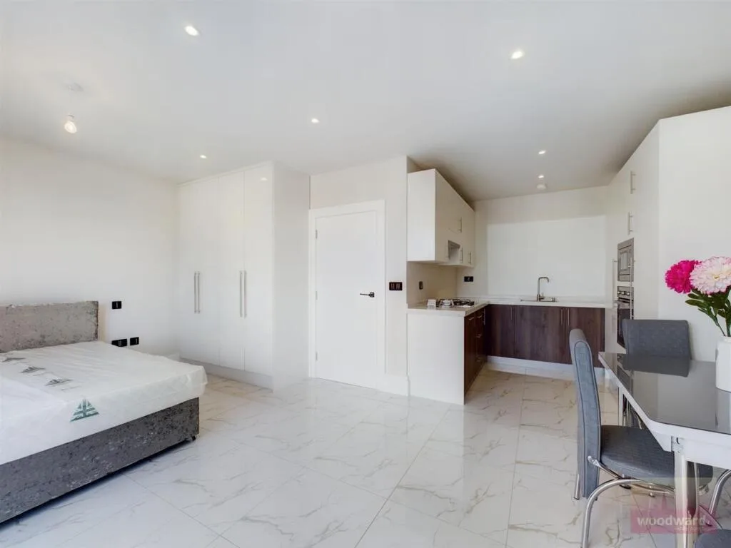 Studio flat for rent