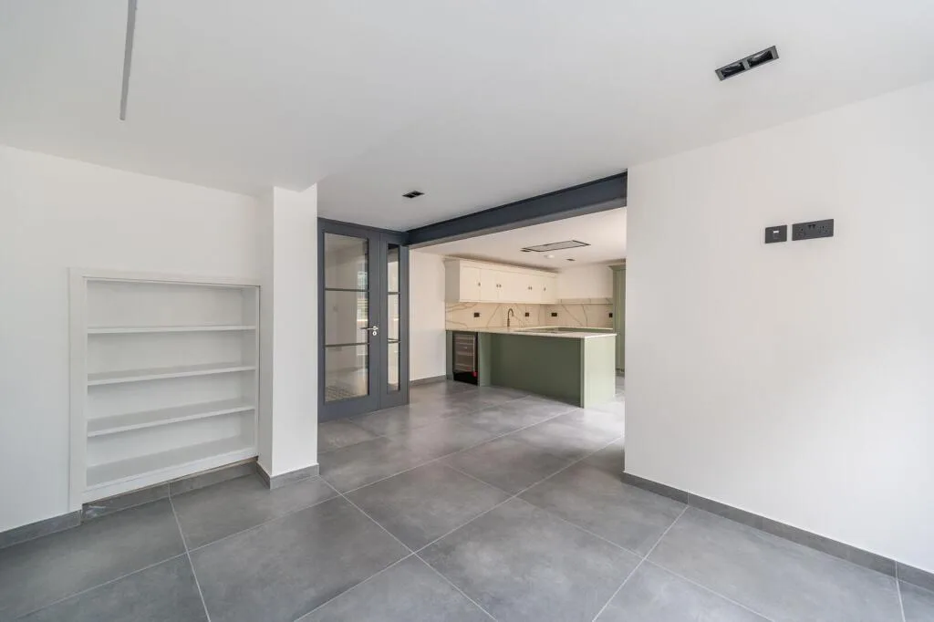 4 bedroom flat for rent