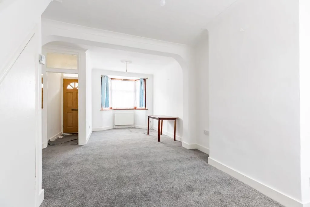 2 bedroom maisonette for rent