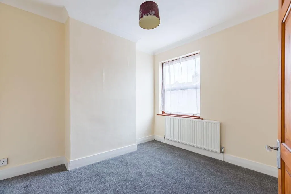 2 bedroom maisonette for rent