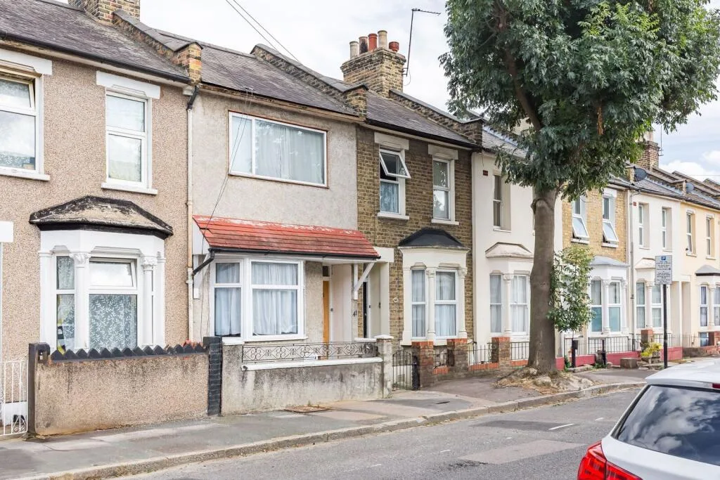 2 bedroom maisonette for rent