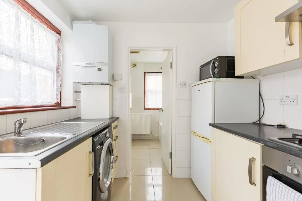 2 bedroom maisonette for rent