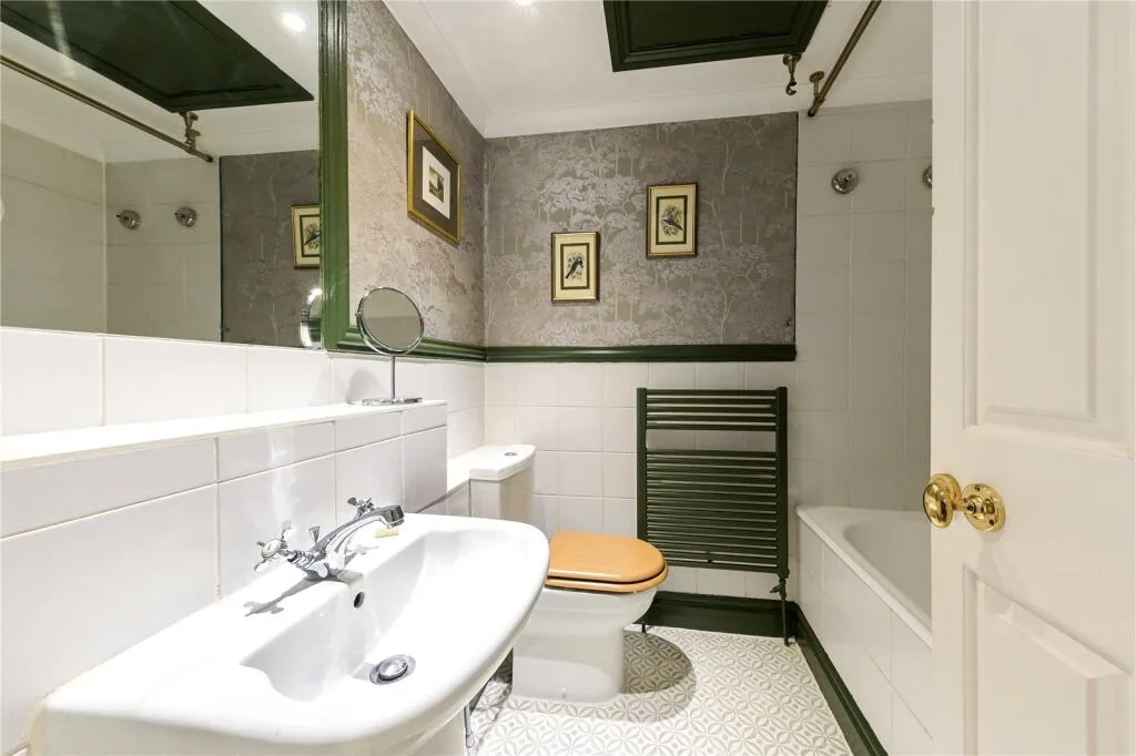 3 bedroom mews property for rent