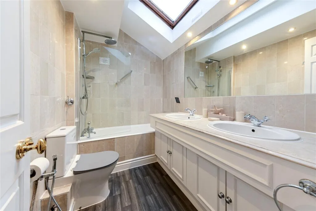 3 bedroom mews property for rent