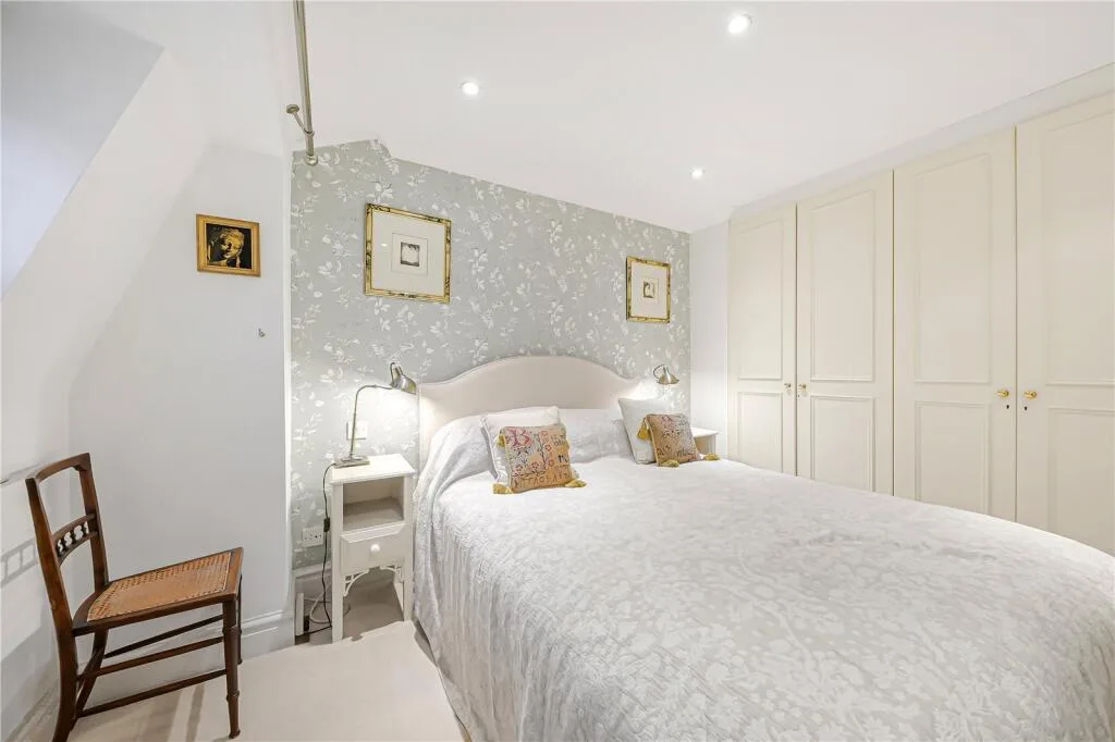3 bedroom mews property for rent