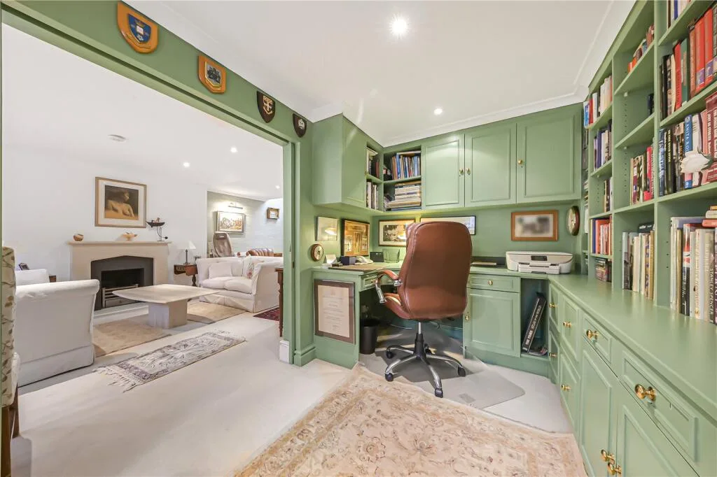 3 bedroom mews property for rent