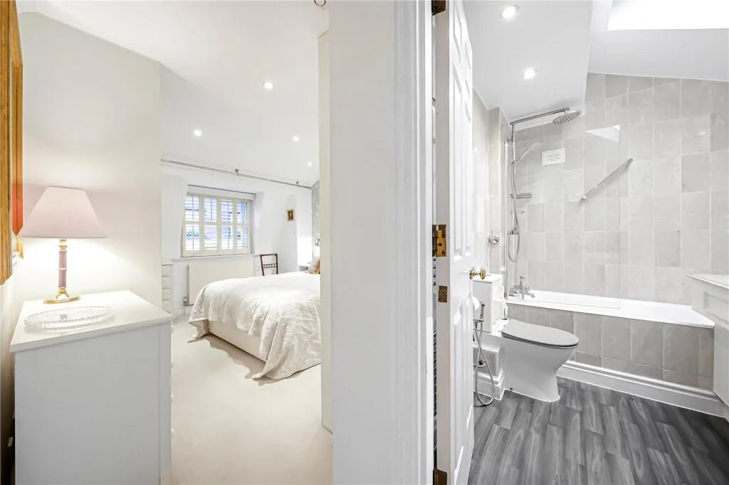 3 bedroom mews property for rent
