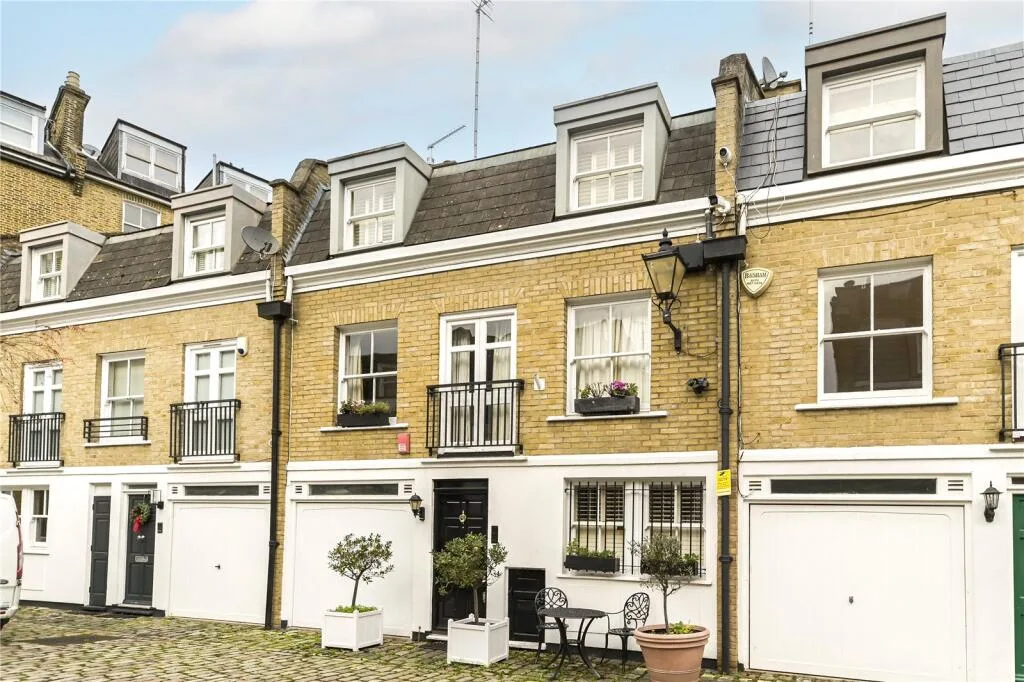 3 bedroom mews property for rent