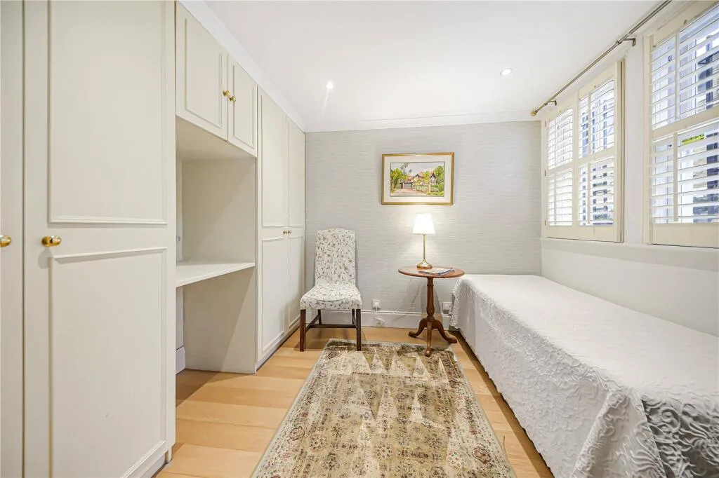 3 bedroom mews property for rent