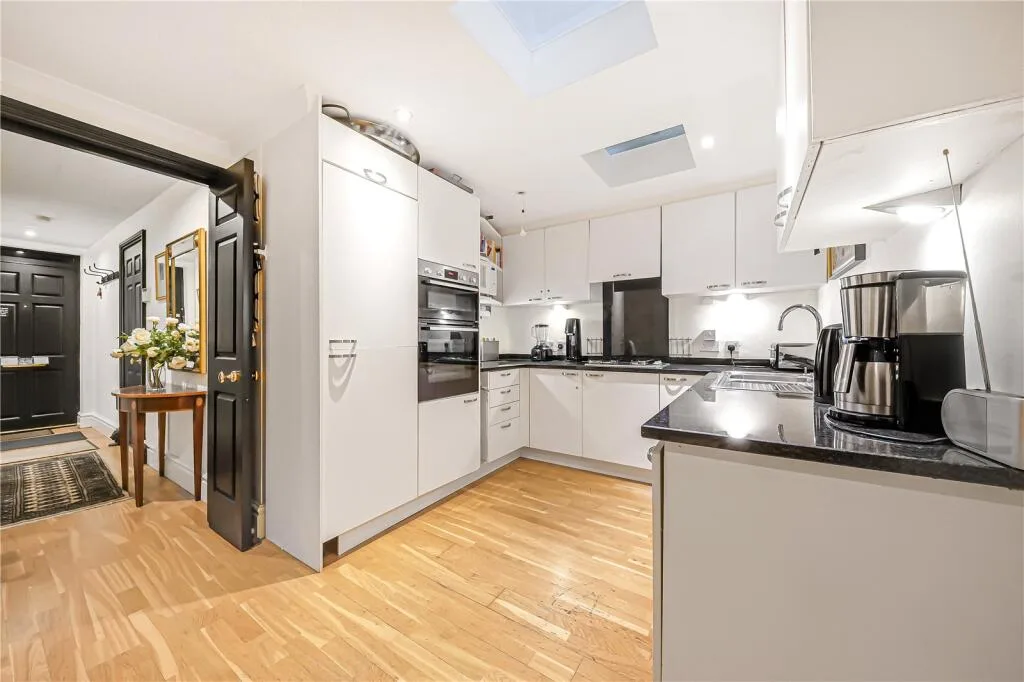 3 bedroom mews property for rent