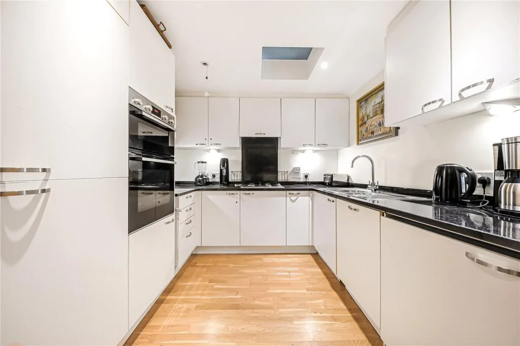 3 bedroom mews property for rent
