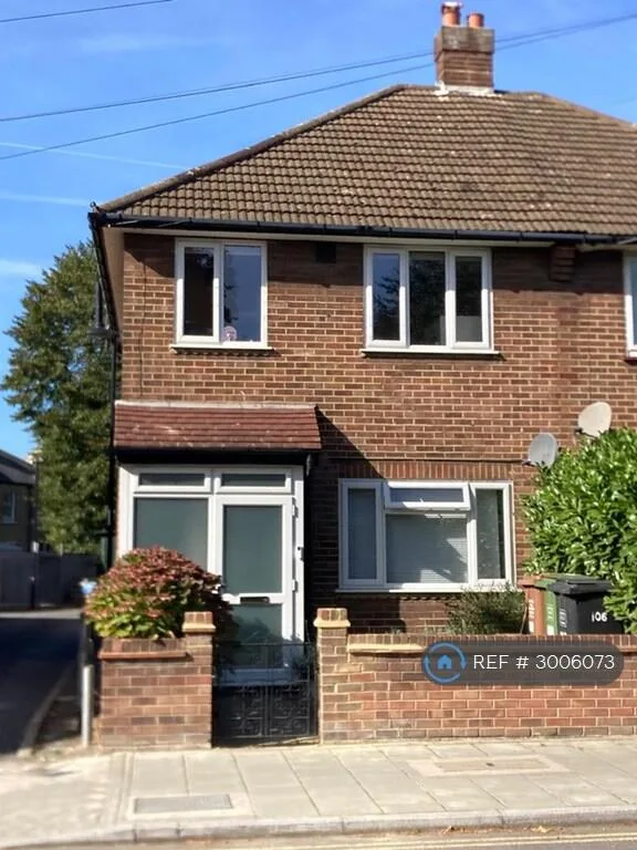 3 bedroom semi-detached house for rent