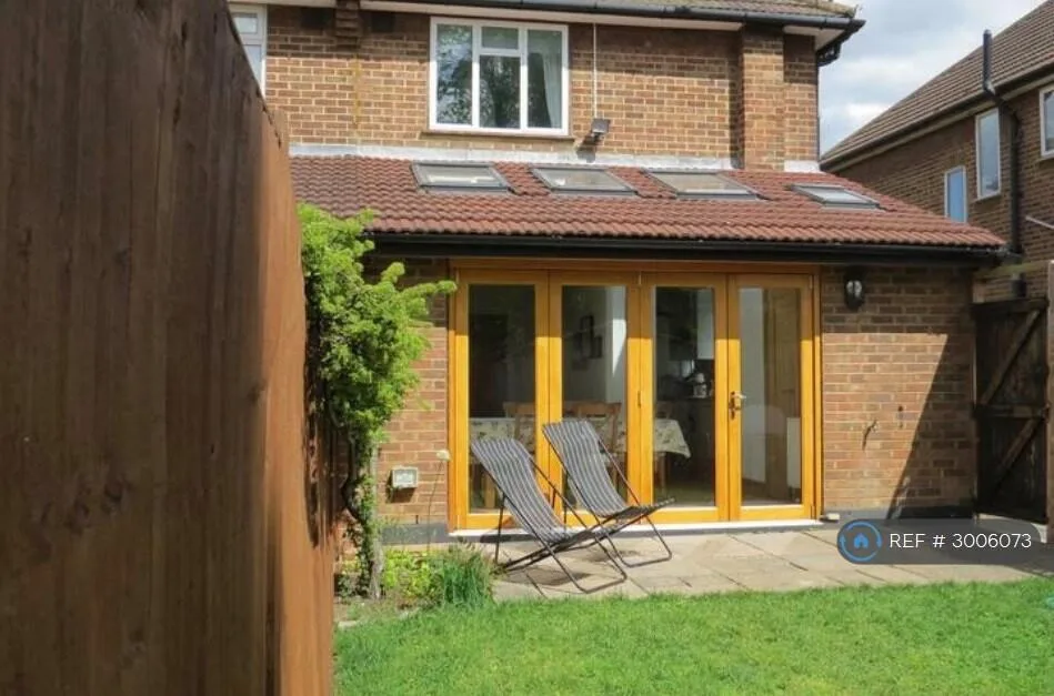 3 bedroom semi-detached house for rent