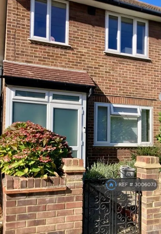 3 bedroom semi-detached house for rent