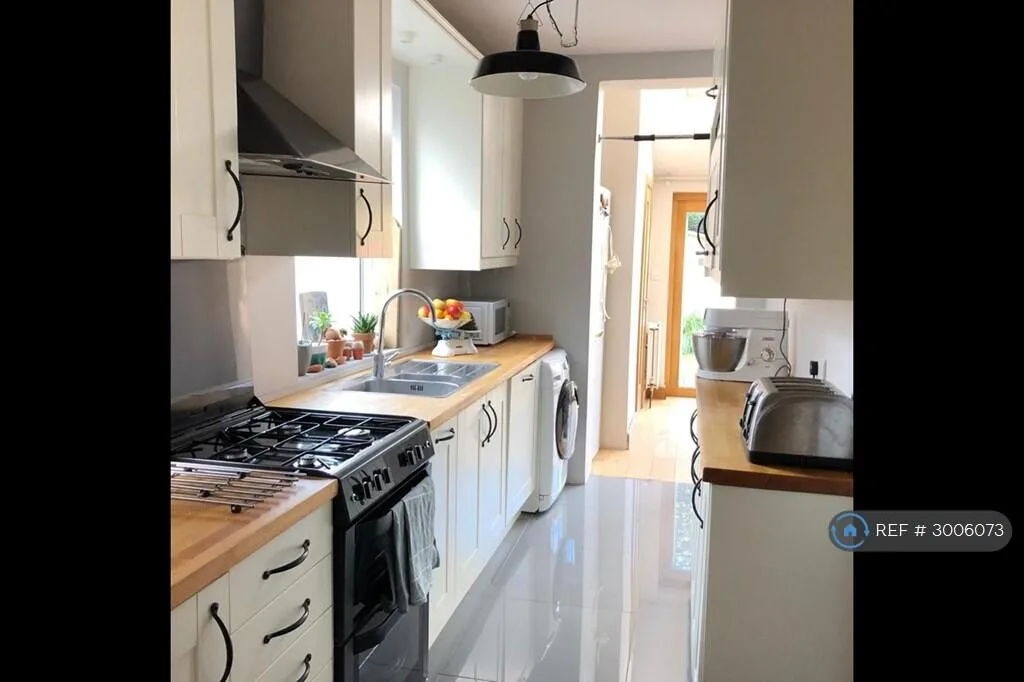 3 bedroom semi-detached house for rent