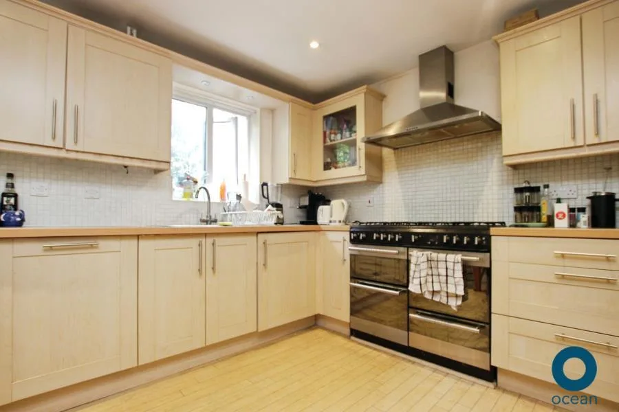 4 bedroom town house for rent
