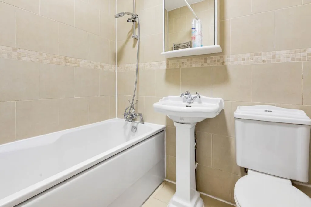 3 bedroom flat for rent