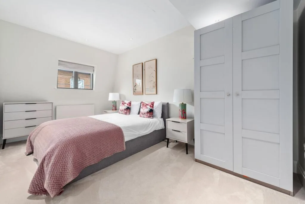 4 bedroom end of terrace house for rent