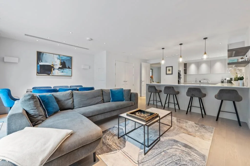 4 bedroom end of terrace house for rent